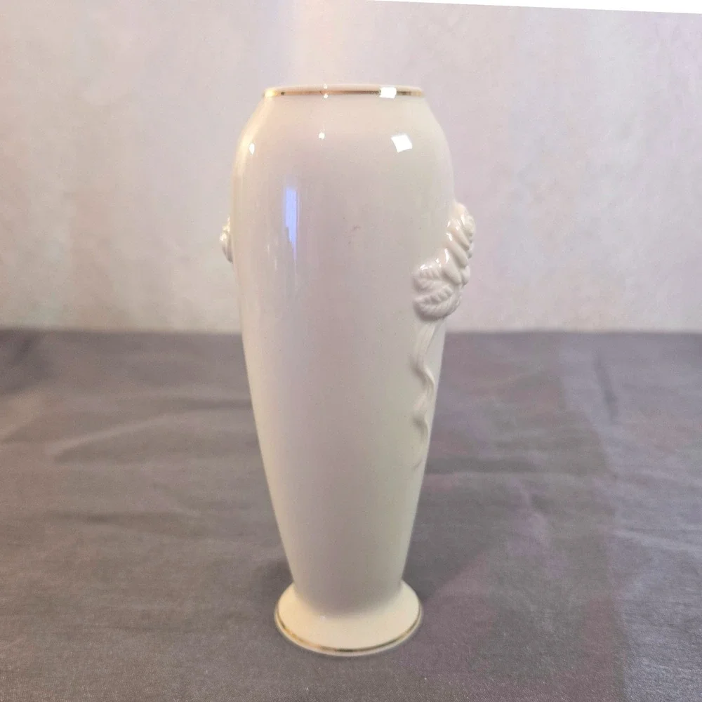 Lenox Cream Rose Bud Vase Gold Trim Handcrafted China‎ Decorative Accent